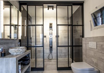 Sleek and Sturdy: The Definitive Aluminum Bathroom Door Guide