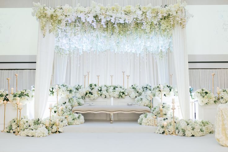 Modest White Florals Wedding Stage Decoration