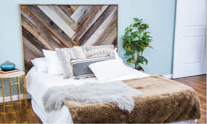 Rustic-Reclaimed-Wood-Headboard-Design