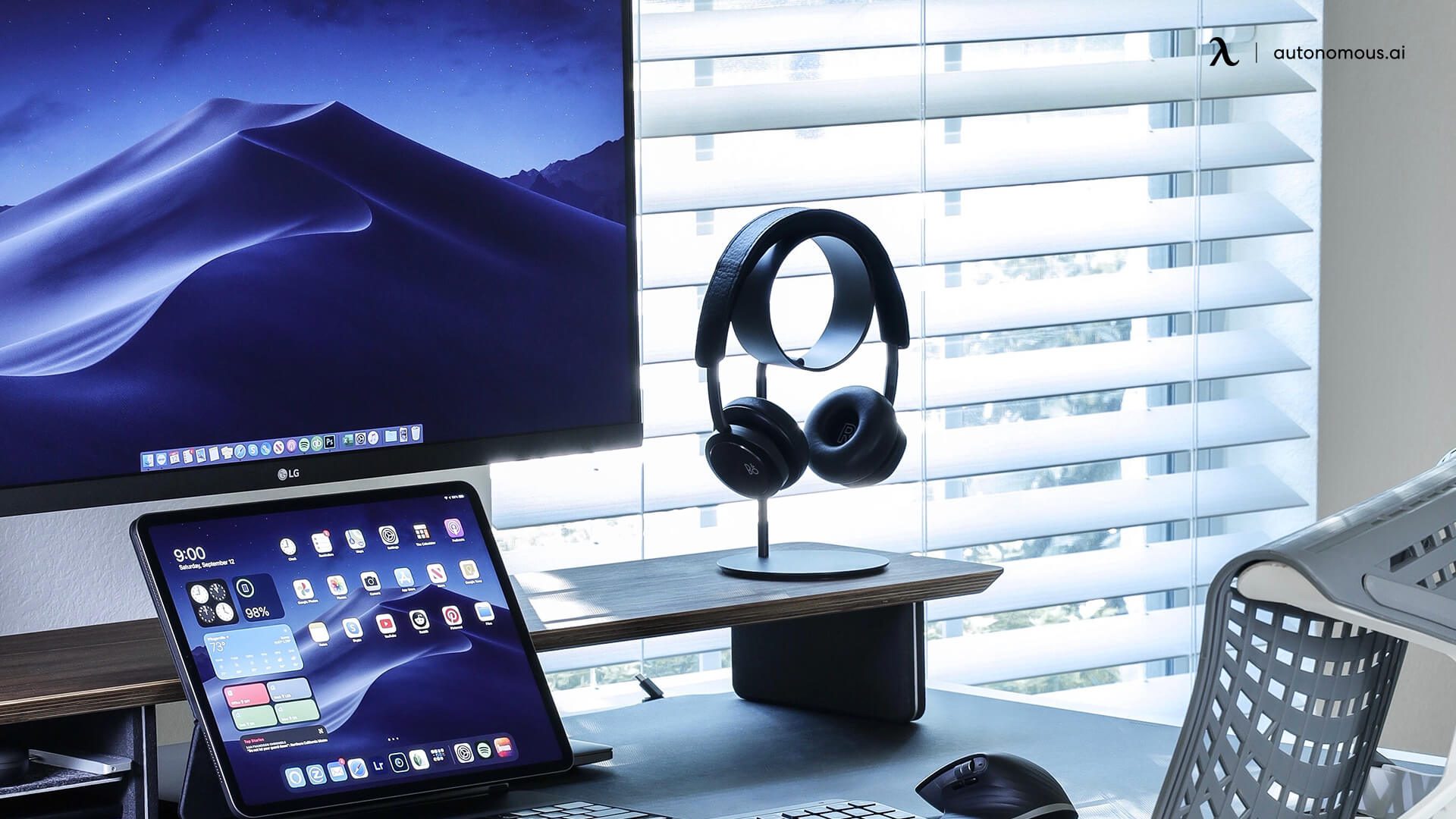The Ideal Desk for Programmers and Tech Professionals